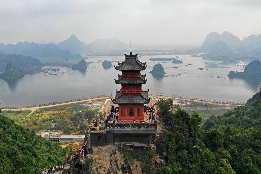 Visitors can have a panoramic view from Huong Tich Pagoda