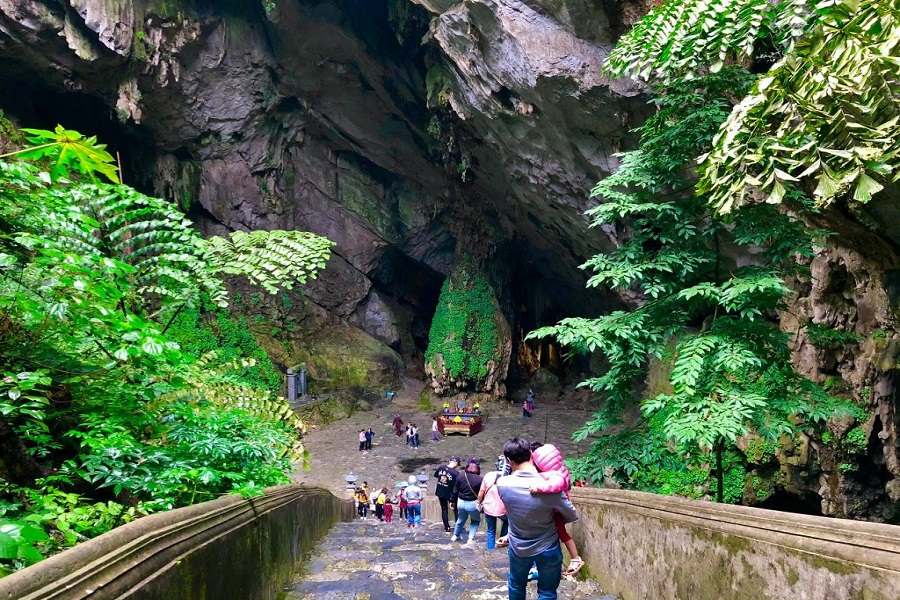 Walk along the mountainside to get to Huong Tich Pagoda