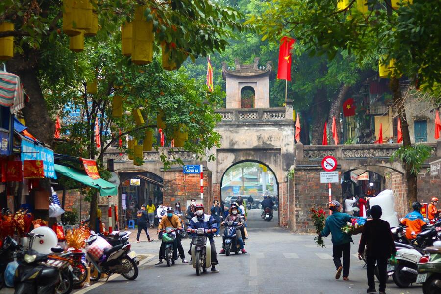 Hanoi is developing on the basis of old values. Source: Vietgoing