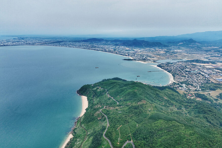 You can see Da Nang City clearly from Hai Van Pass. Photo: Vietnamnet