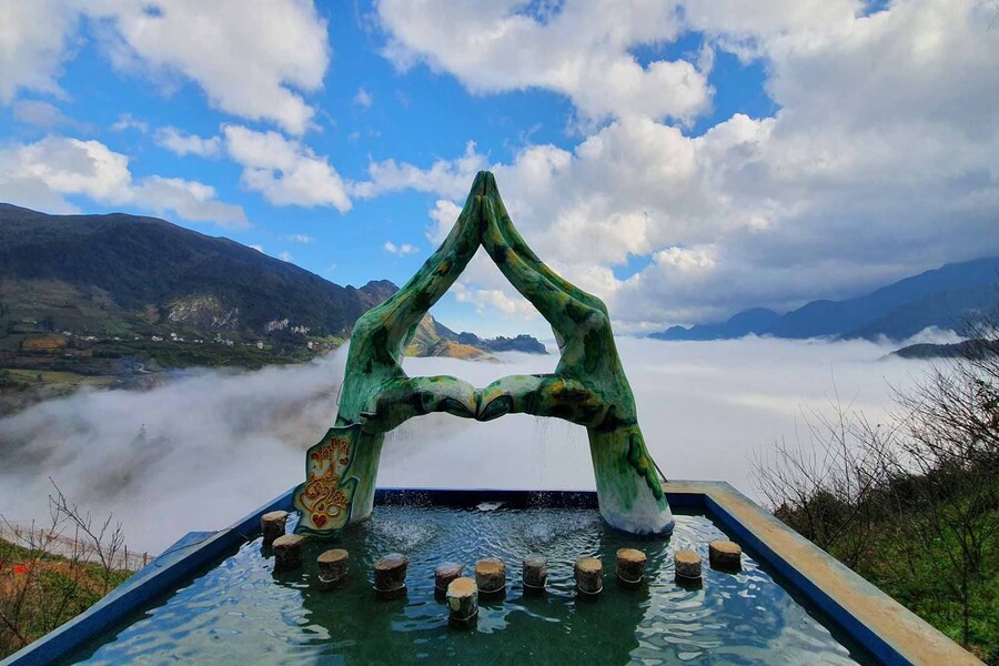 They built impressive structures on the top of O Quy Ho Pass. Photo: Vietnam.vn