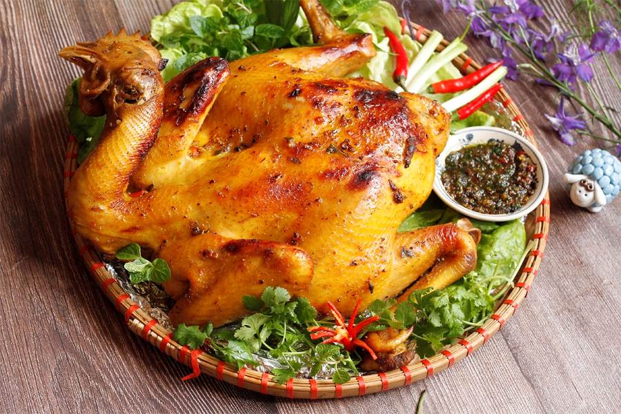Hill chicken is one of the most popular dishes in mountainous areas of Vietnam (Photo: VNExpress)
