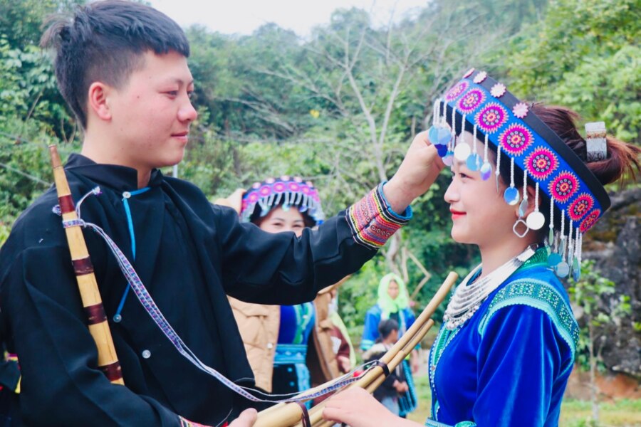 A H'mong couple in their finest attire. Photo: Lai Chau Province Web Portal