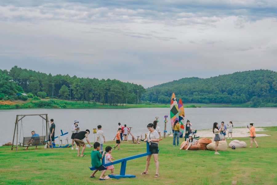 Dong Chuong Lake