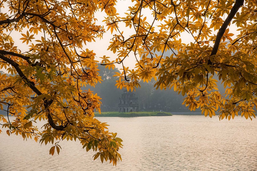 To experience Hanoi’s autumn tranquility, nothing beats a slow wander along Hoan Kiem Lake