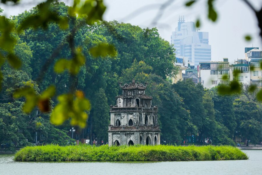 Hoan Kiem Lake and Turtle Tower represent the image of Hanoi. Source: VTC