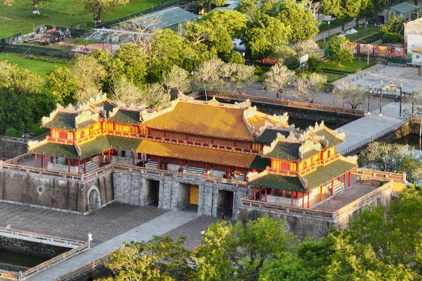 Come to Hue Historic Citadel to explore an ancient beauty. Source: Bao Lao Dong