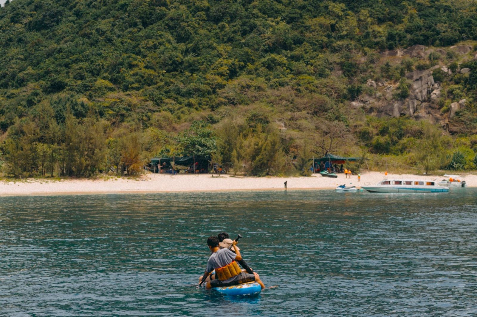 Hon Nua island in Dak Lak