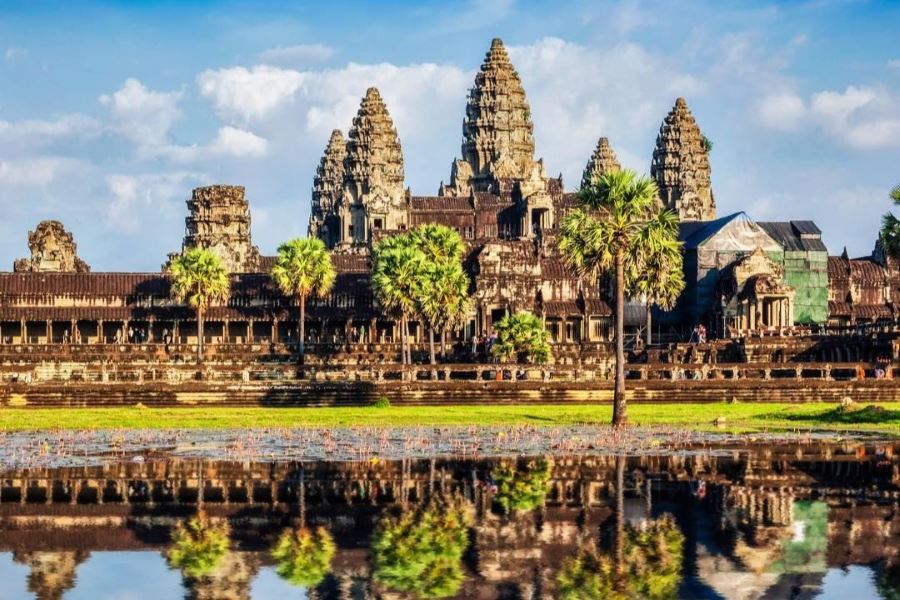 Embark on a comfortable honeymoon tour in Cambodia's Angkor Complex