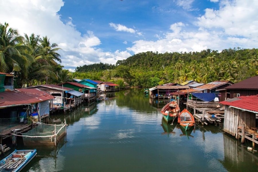 Honeymoon tour at Tonle Sap Lake in Cambodia