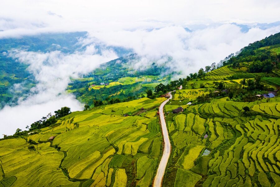 Hong Thai is blessed with a fresh climate, rolling mountains and winding terraced fields on beautiful hillsides