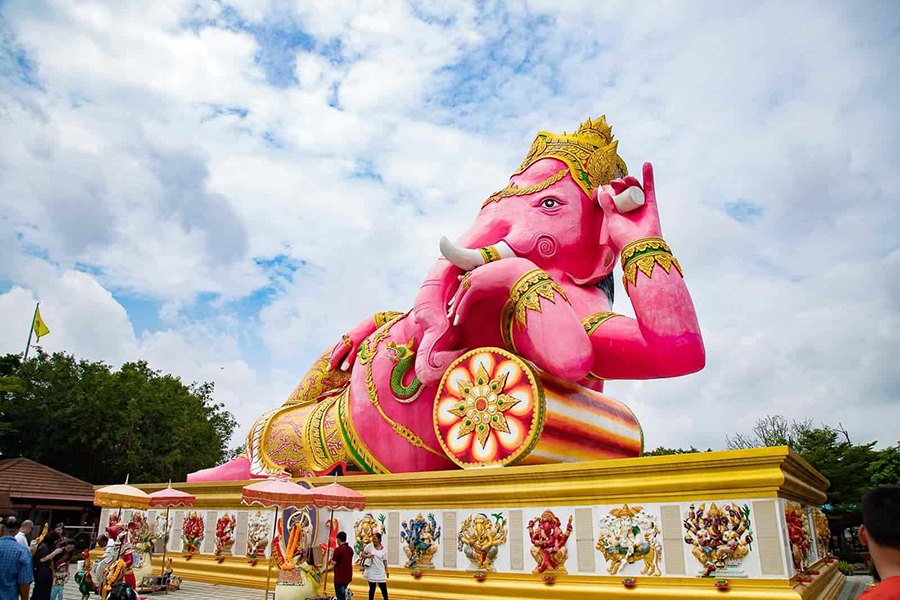 Huge Statue Of Pink Ganesha at Wat Saman Rattanaram 