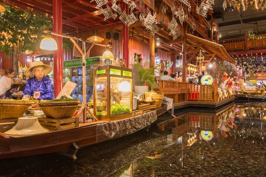 Beyond street food, Bangkok is also a paradise for shopping lovers