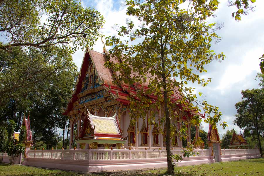 Best time to visit Wat Si Maha Pho