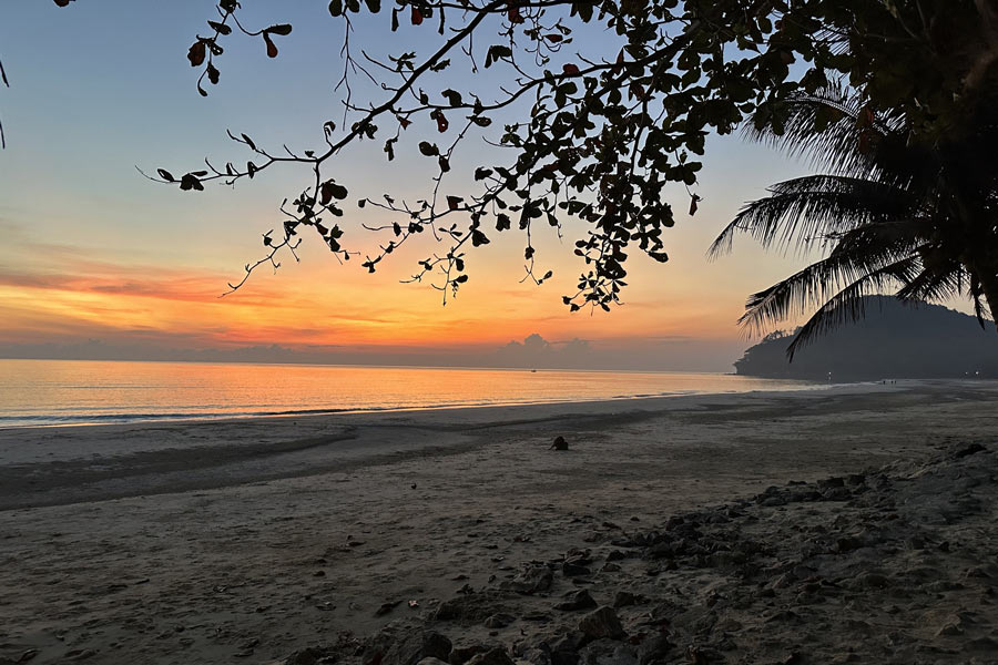 Best time to visit Thung Wua Laen Beach