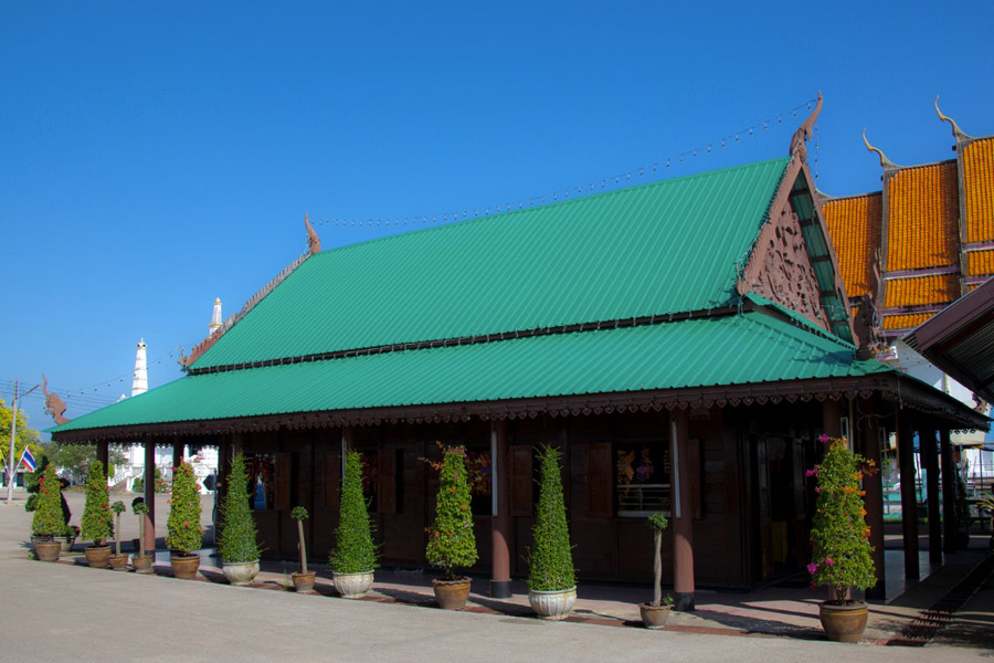 Best time to visit Wat Nakorntum