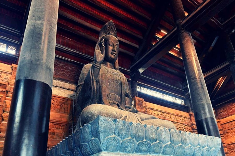 Avalokitesvara Bodhisattva statue made of solid bronze, weighing 100 tons, crafted by Vietnamese artists