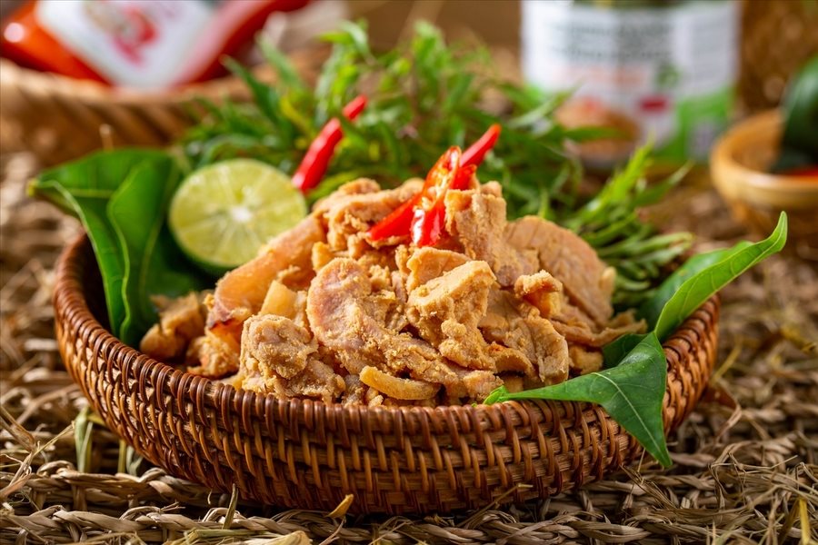 Sour meat is a specialty dish originating from the Muong ethnic group