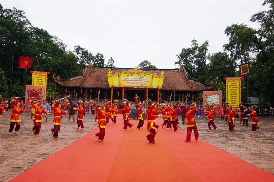 Reenacting the liberation against the Ming invaders in the Lam Kinh Festival