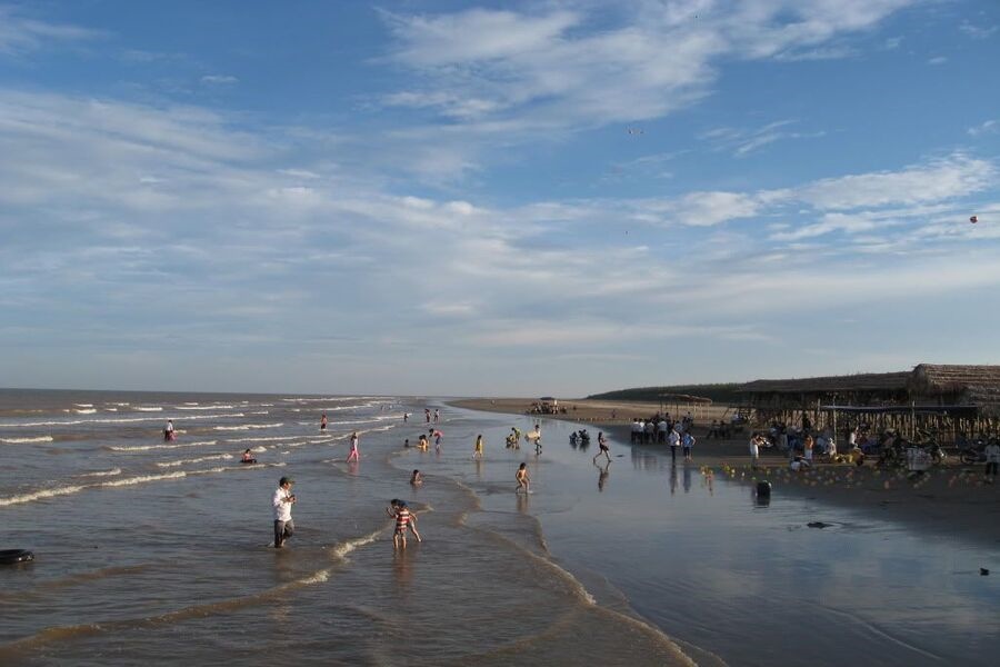 Small waves suitable for children to swim