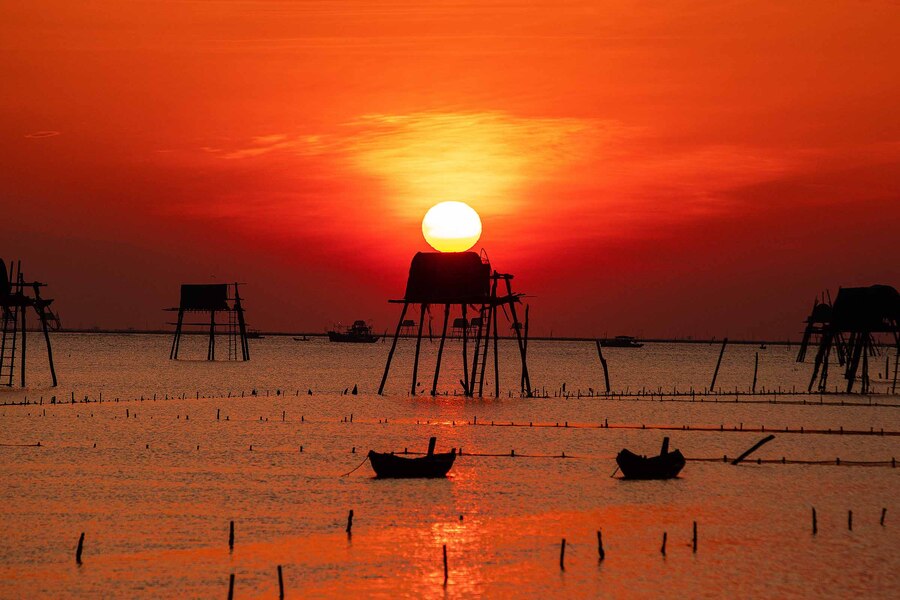 Sunrise and sunset are the two most breathtaking moments of Dong Chau Beach