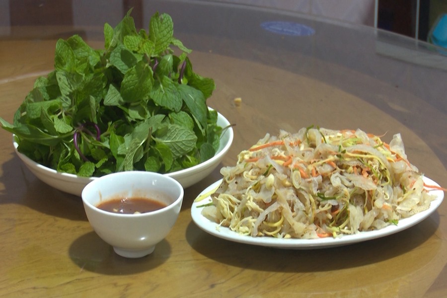 Jellyfish salad - Vietnamese seafood specialty