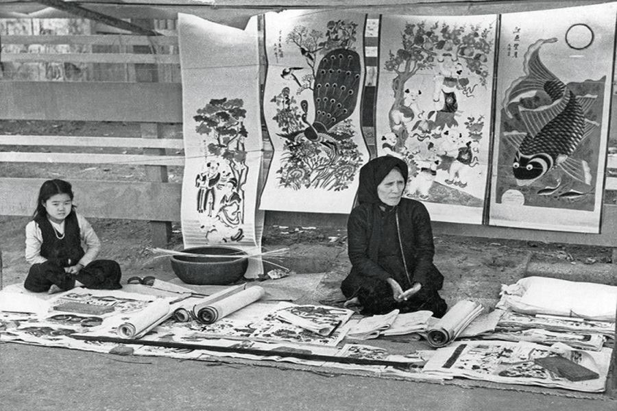 Old stall selling Dong Ho paintings. Source: Luhanhvietnam