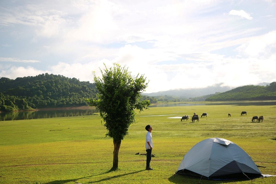 Ben En is such a great place for outing and camping. Source: Home.vn