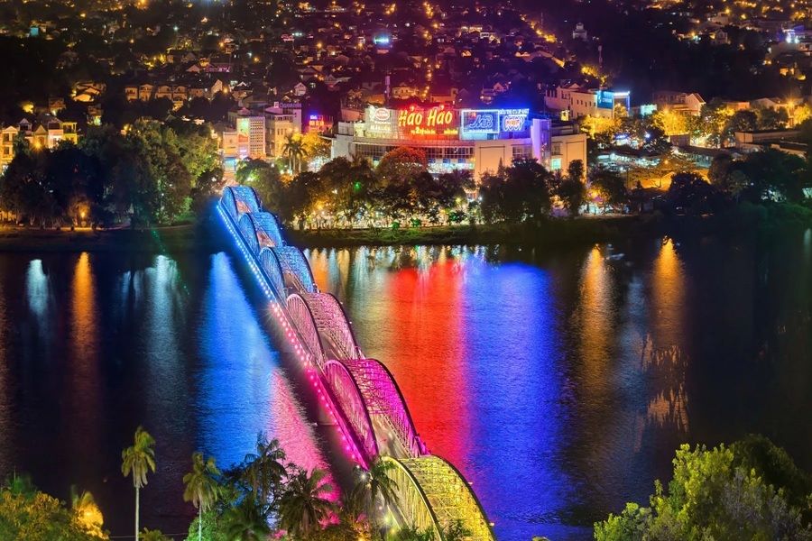 Trang Tien Bridge wears many colors at night
