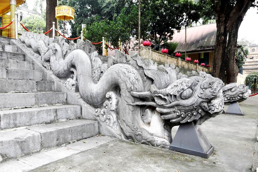 Kinh Thien Palace dragon staircase