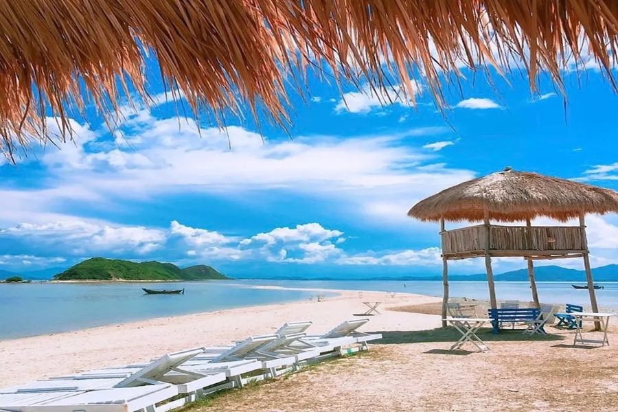 Hot climate in South Vietnam is ideal for beach vacations