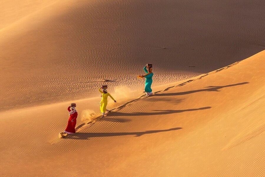 Cham girls on Nam Cuong Sand Dune