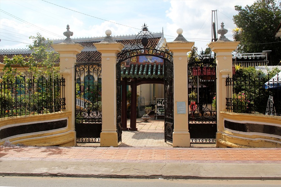 Binh Thuy Ancient House’s Gate