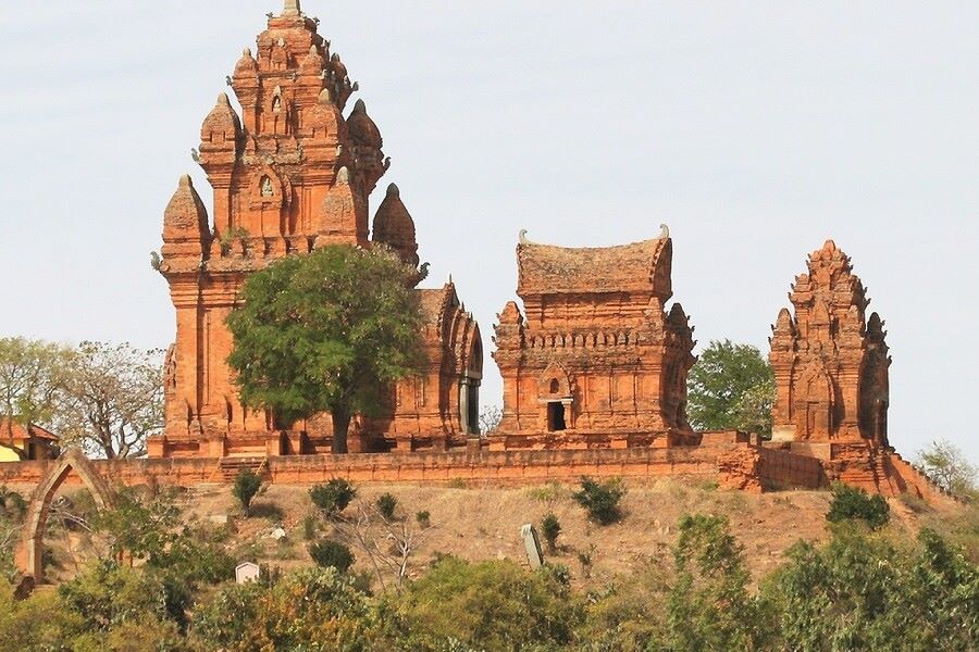 Po Klong Garai Temple stands on top of Trau Hill