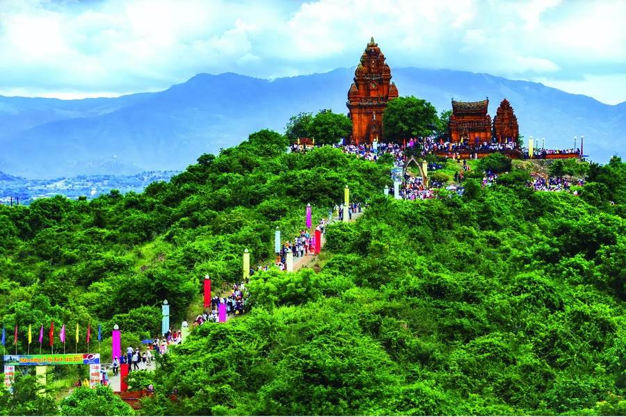 Kate Festival takes place at Po Klong Garai Temple. Source: Thanh Nien Newspaper