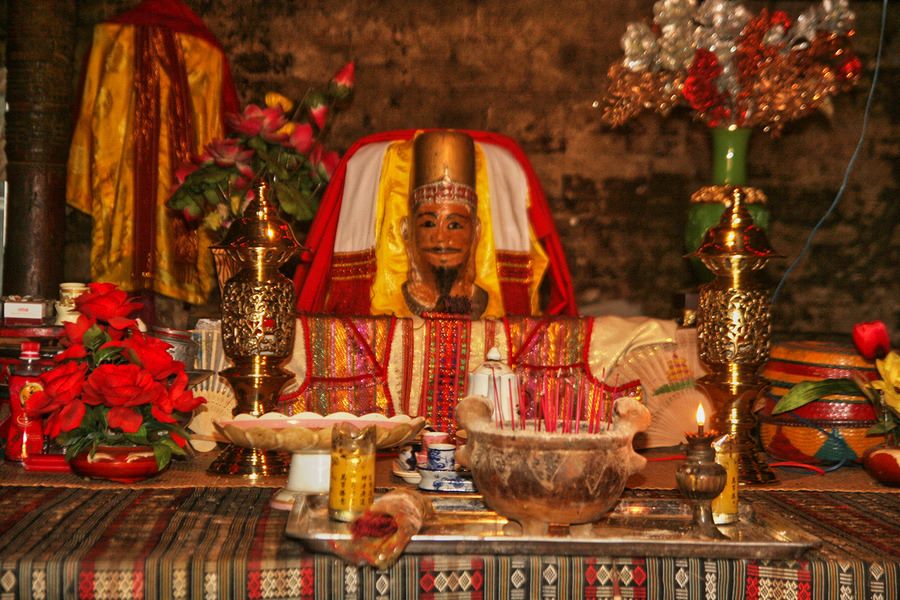 King Po Klong Garai Altar inside Main Tower