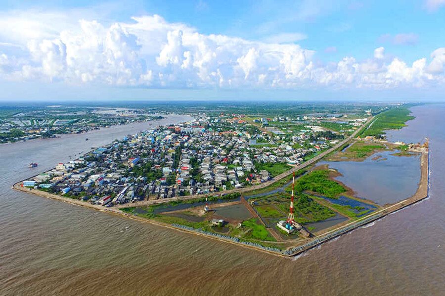 Ganh Hao River is a bridge connecting trade between southern Vietnam provinces