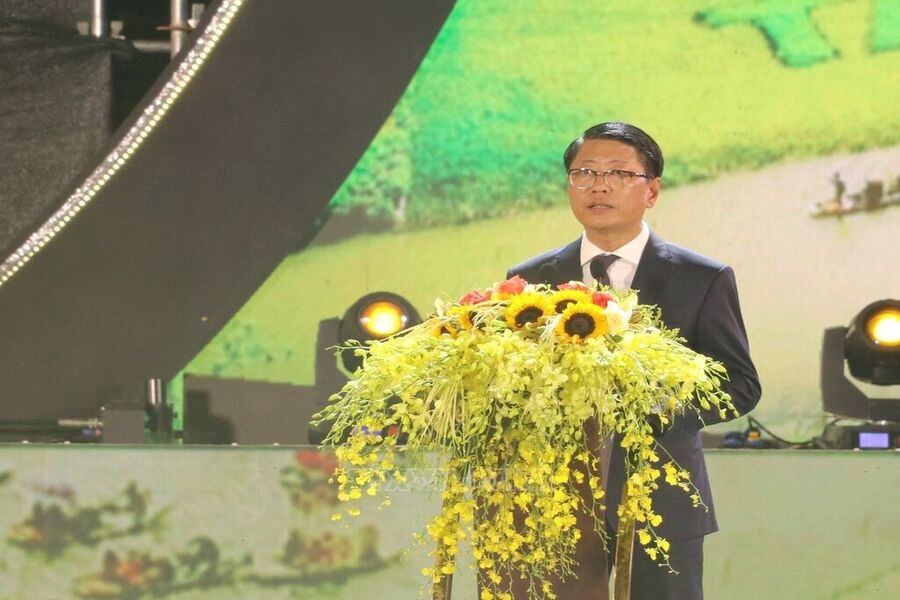 Mr. Tran Son Tung speaking at Ninh Binh Tourism Week opening ceremony