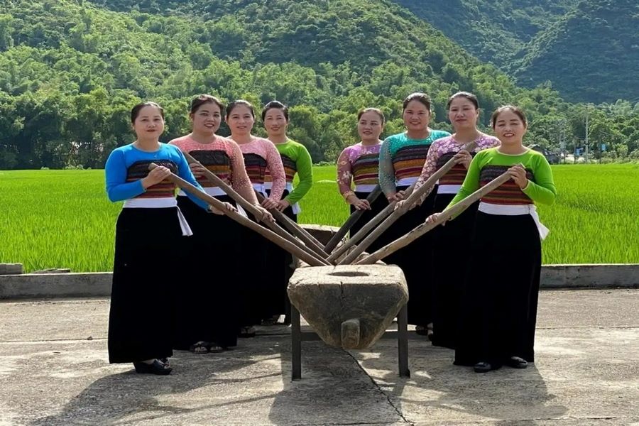 Thai ladies at Ban Lac. Source: Hoa Binh Department of Culture, Sports and Tourism