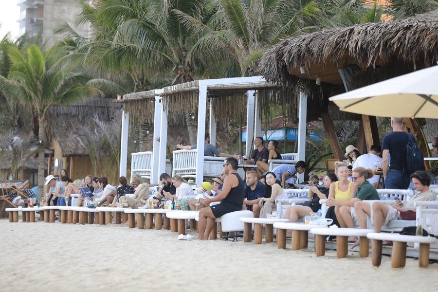 International tourists choose Vietnam to enjoy tropical beaches. Source: Toquoc