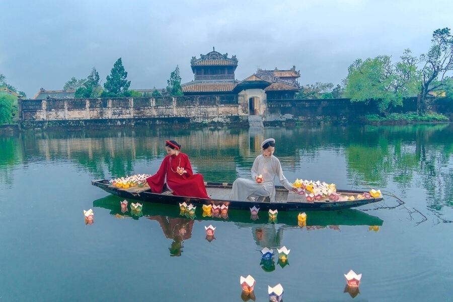  Lantern boat ride in Hue's Imperial Citadel