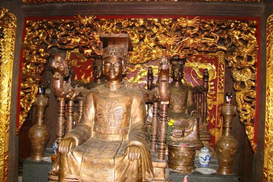 Bronze statues depict Tran Emperors