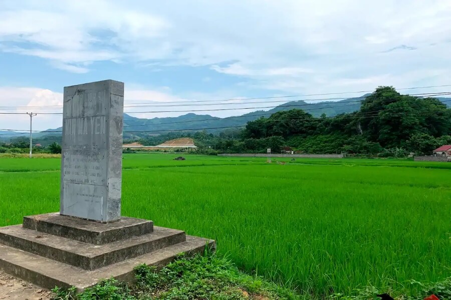 Ma Yen Mountain Monument Stone
