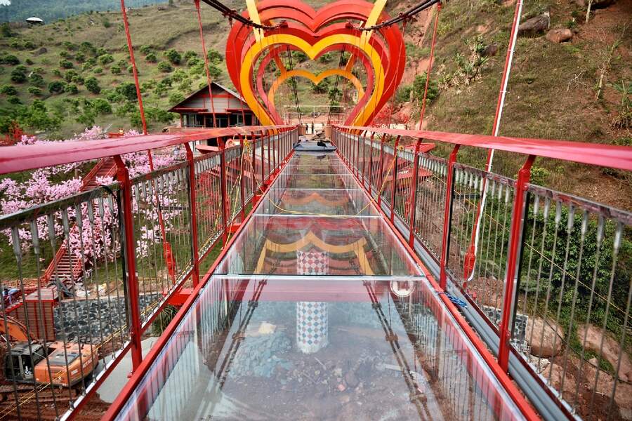 The feeling of walking in the air on Love Glass Bridge