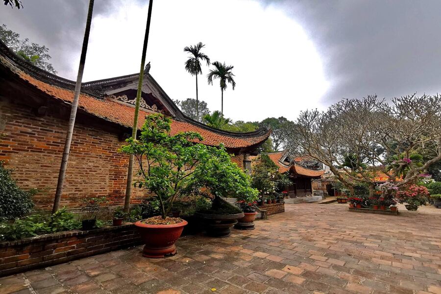 Instead of grandeur, Vinh Nghiem Pagoda exudes a peaceful and quiet atmosphere