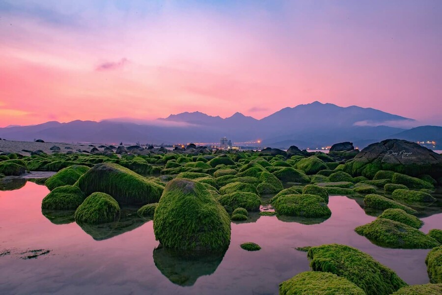 Witnessing the beautiful late-hour sunset at Nam O reef