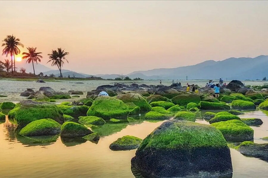 The Nam O reef is made up of several tiny and big rocks