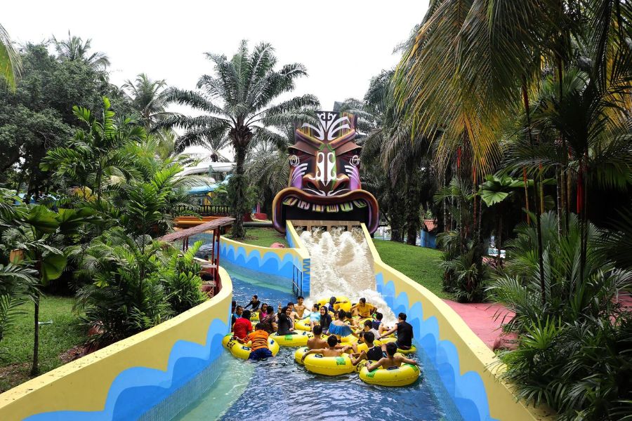 Water skiing at A’Famosa Resort Theme Park