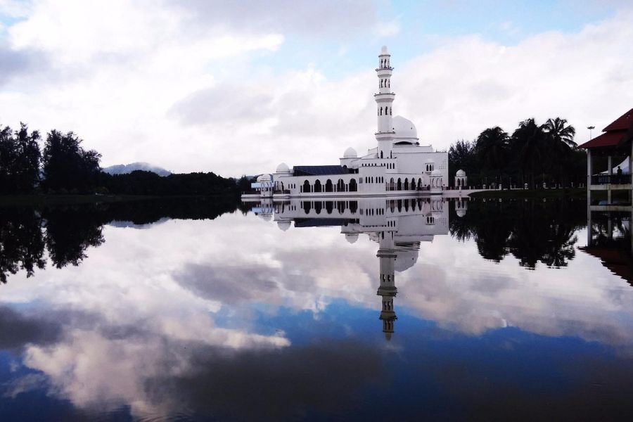 Tengku Tengah Zaharah Mosque 