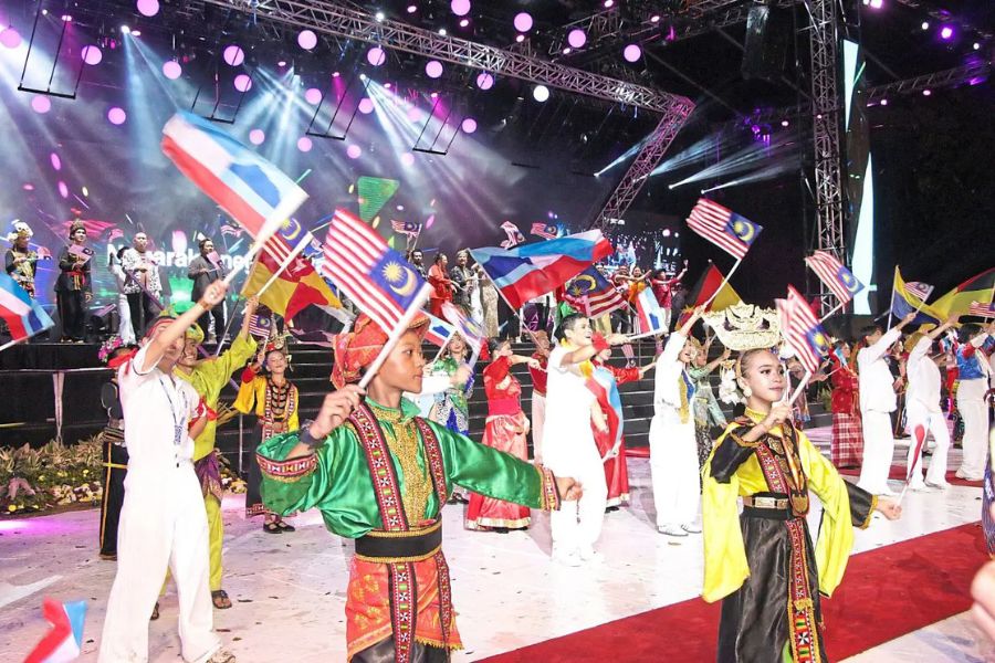 People celebrating Malaysia Day 